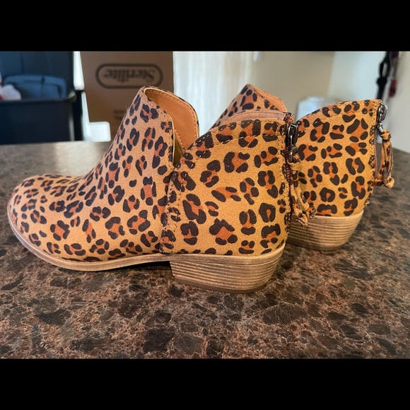 Leopard Print Booties - Picture 2 of 6